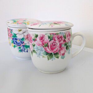 Two set of Abbott tea cup with their lid and the tea strainer